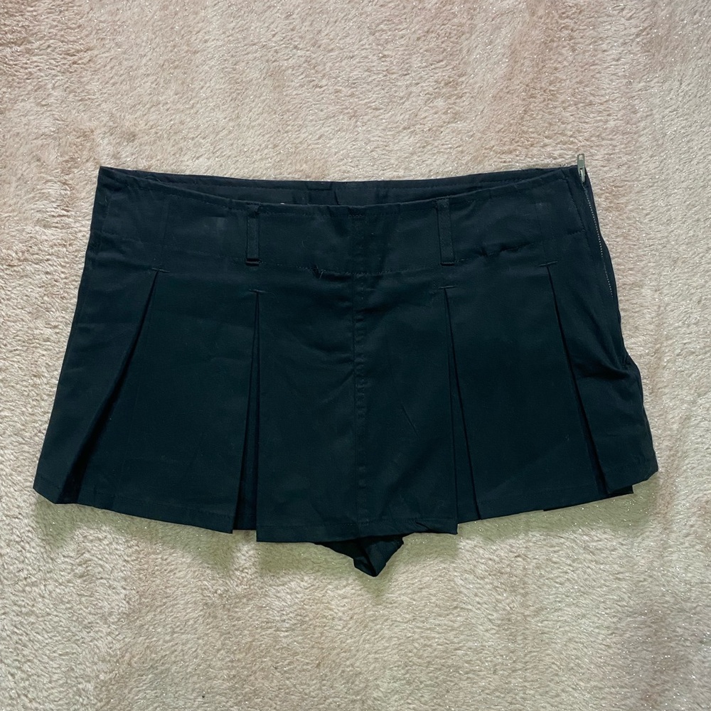 Chic Women's Black Pleated Skorts